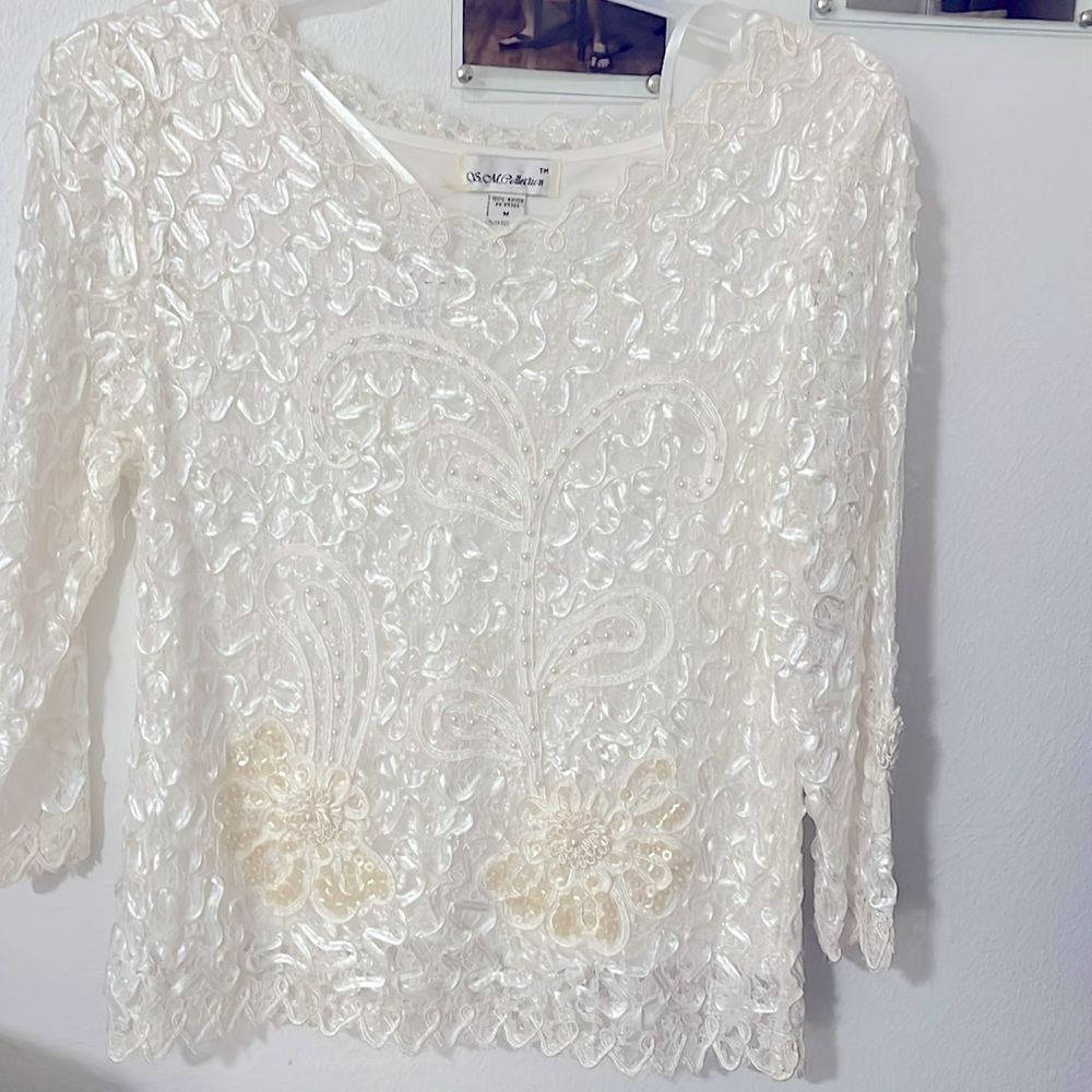 Beautiful lace blouse, long sleeves, size M.  almost new.